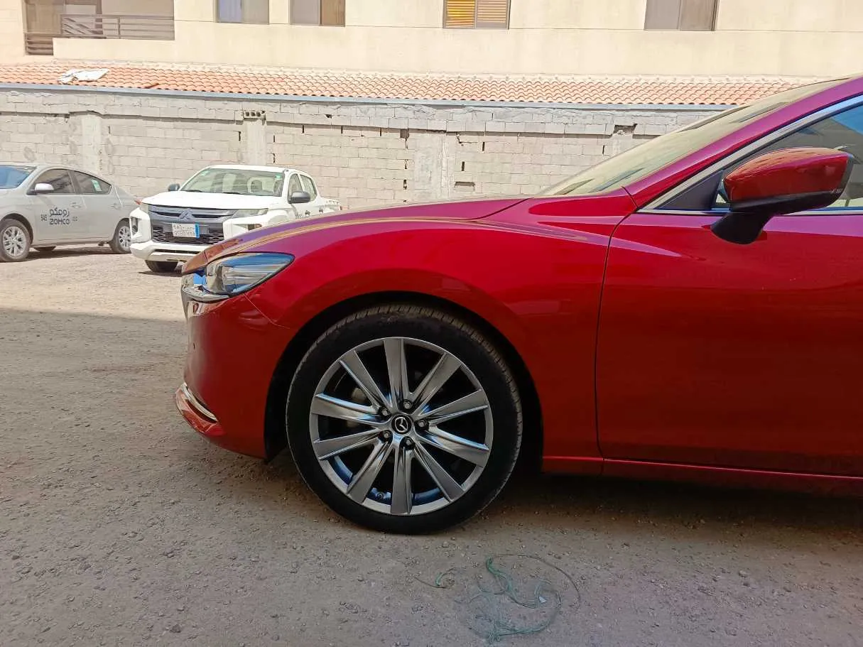 Car image 9