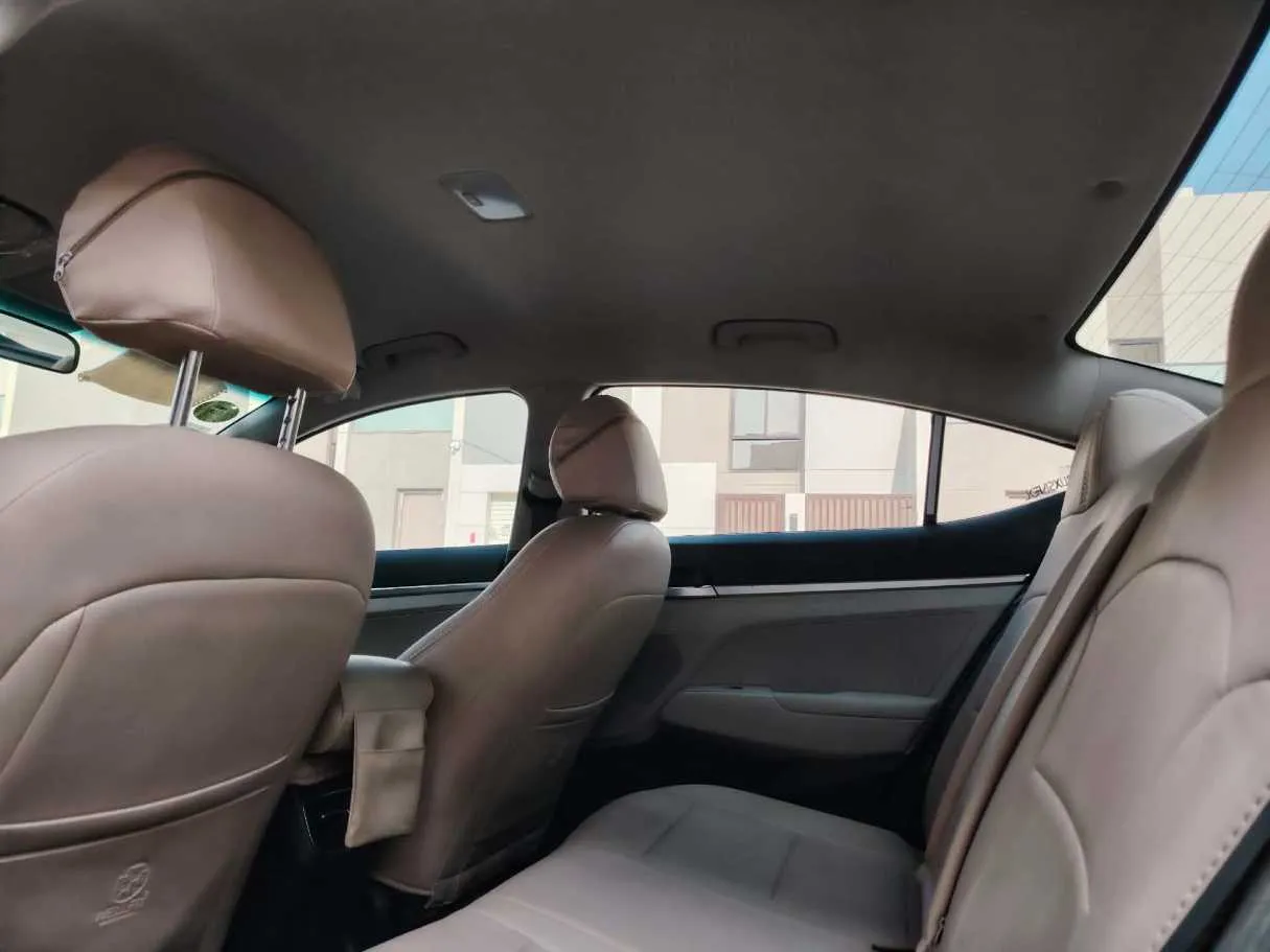 Car image 19