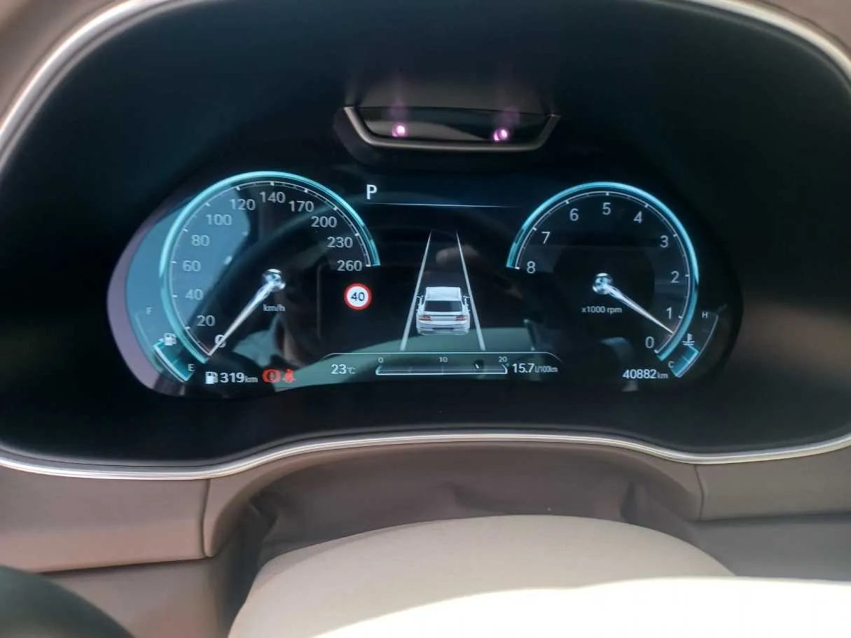 Car image 19