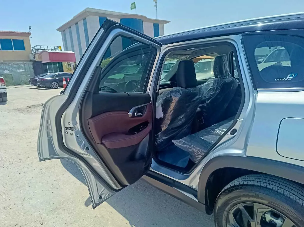 Car image 15
