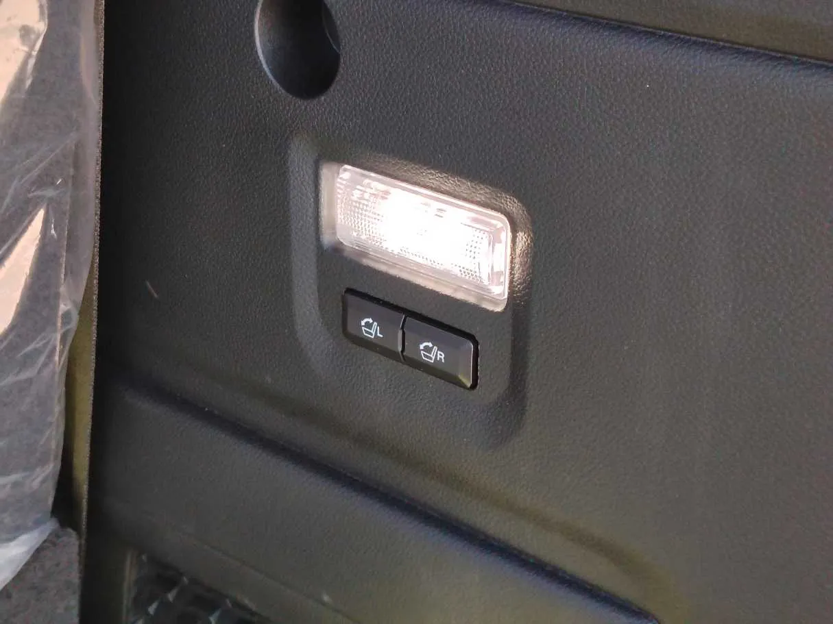 Car image 36