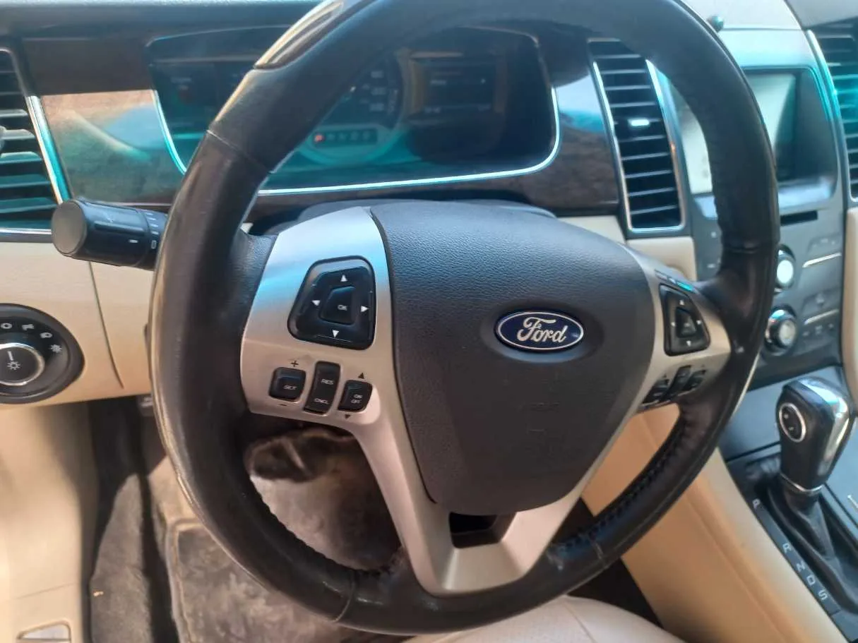 Car image 19