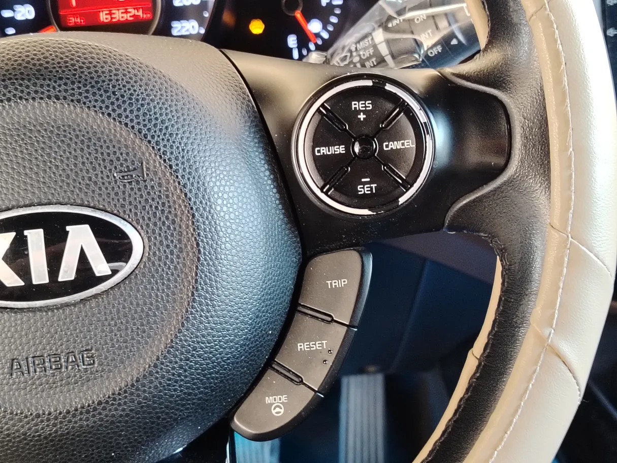 Car image 25