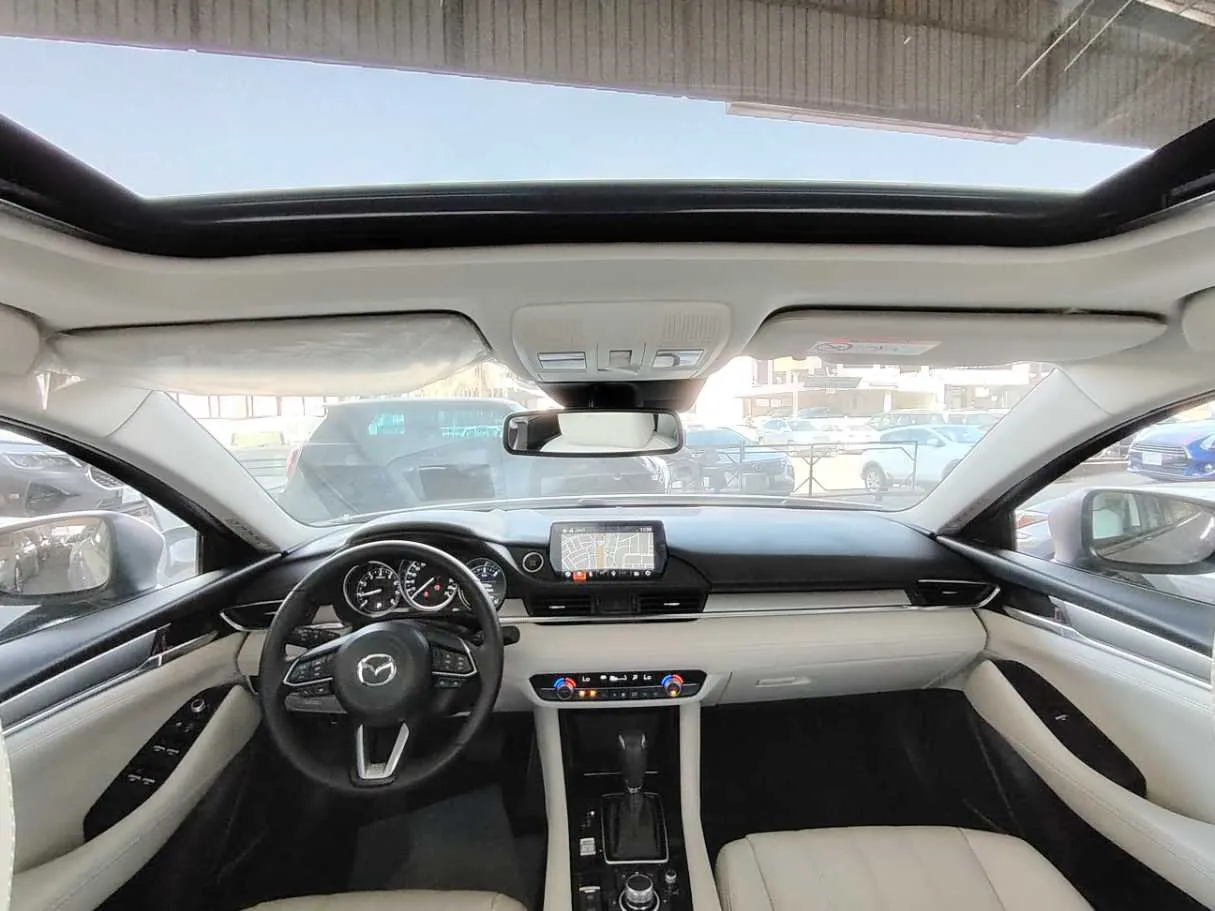 Car image 17