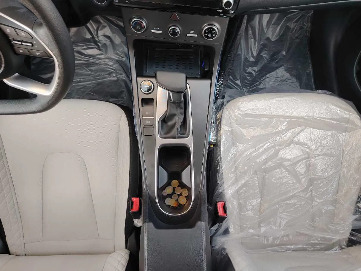 Car image 18