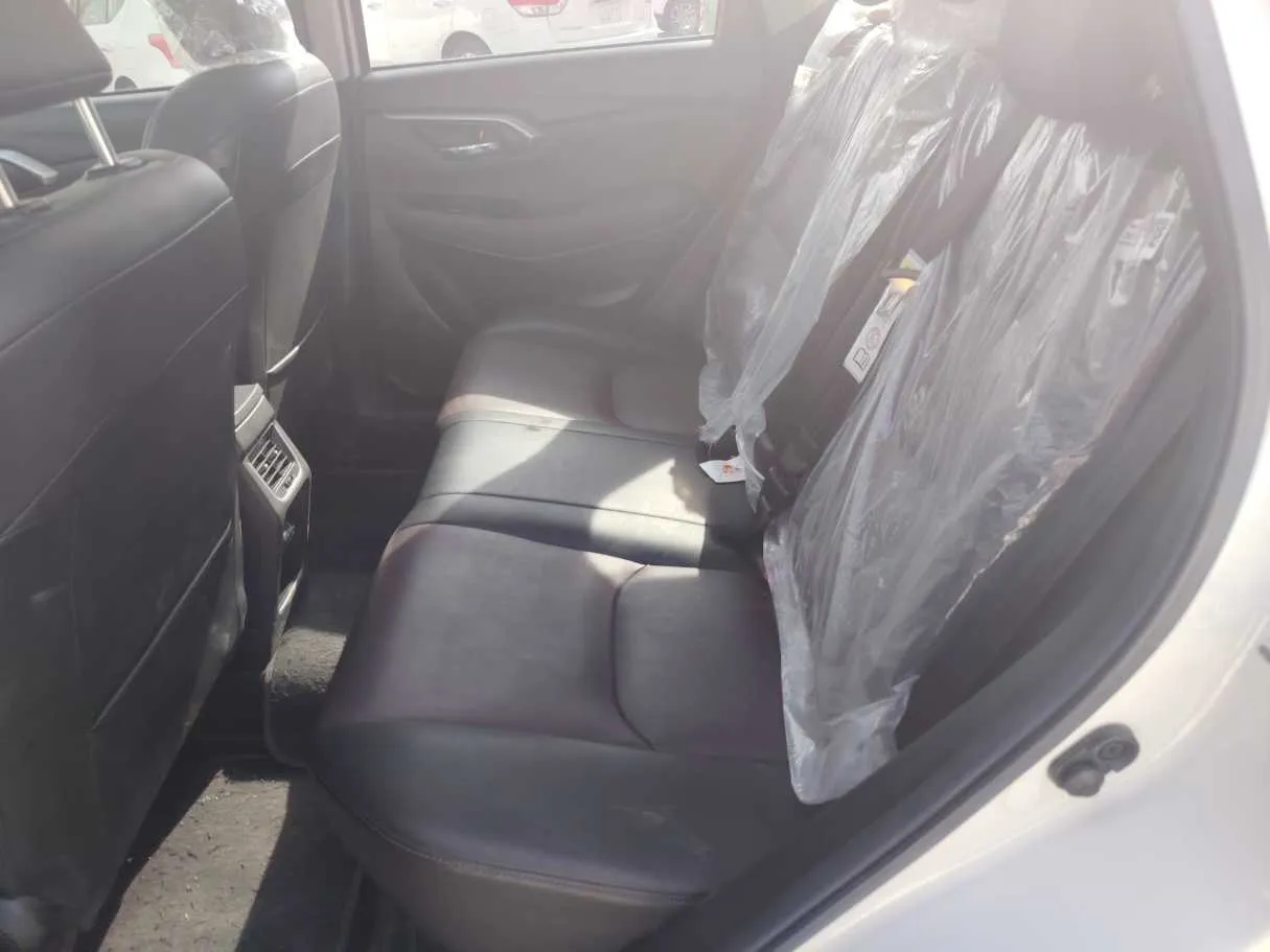 Car image 17