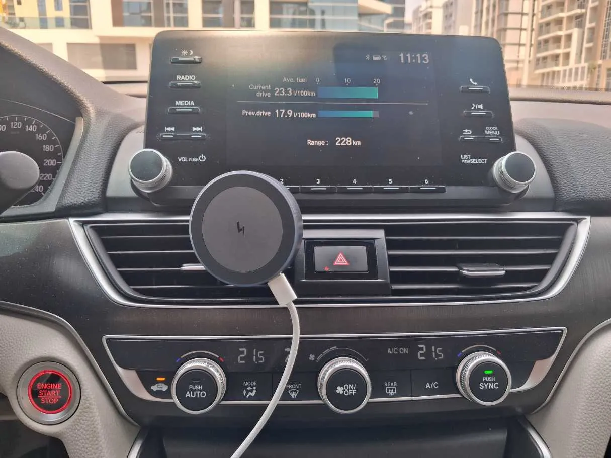 Car image 16