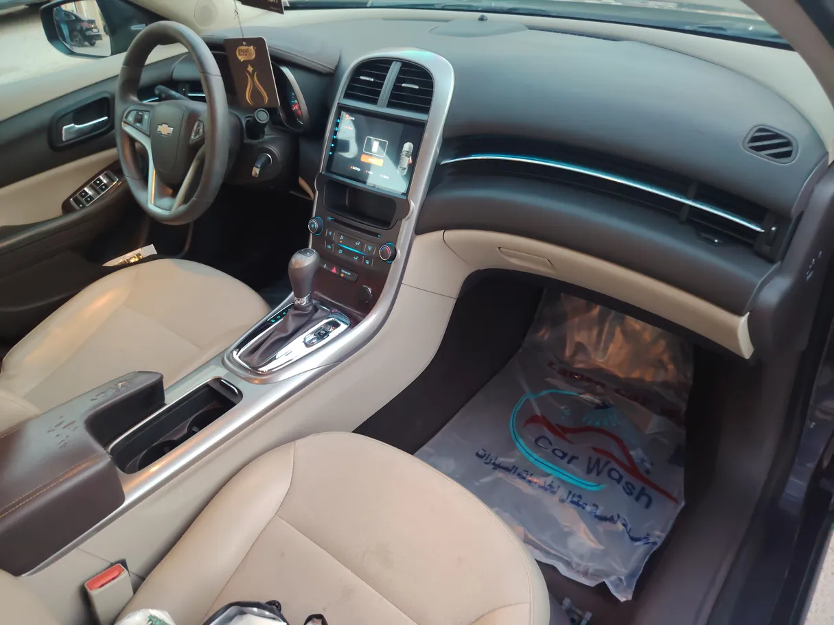 Car image 13