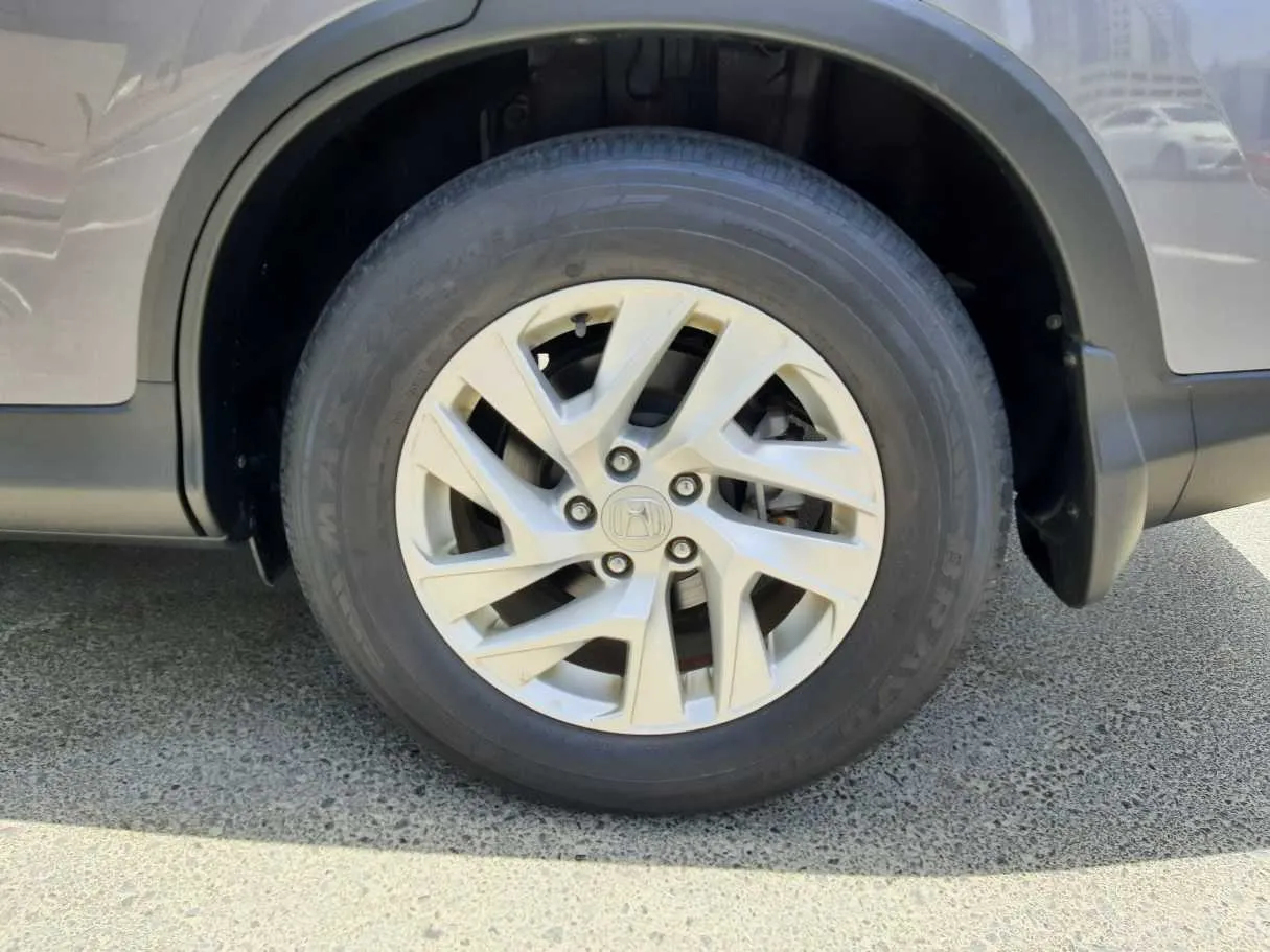 Car image 9