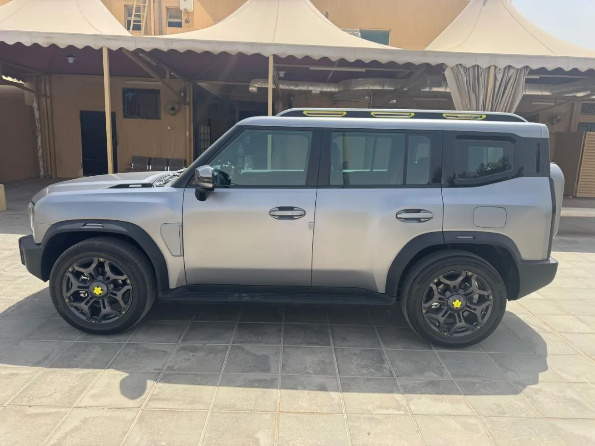 Car image 8