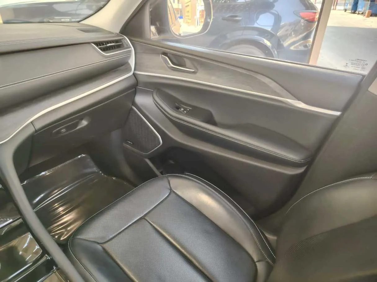 Car image 36
