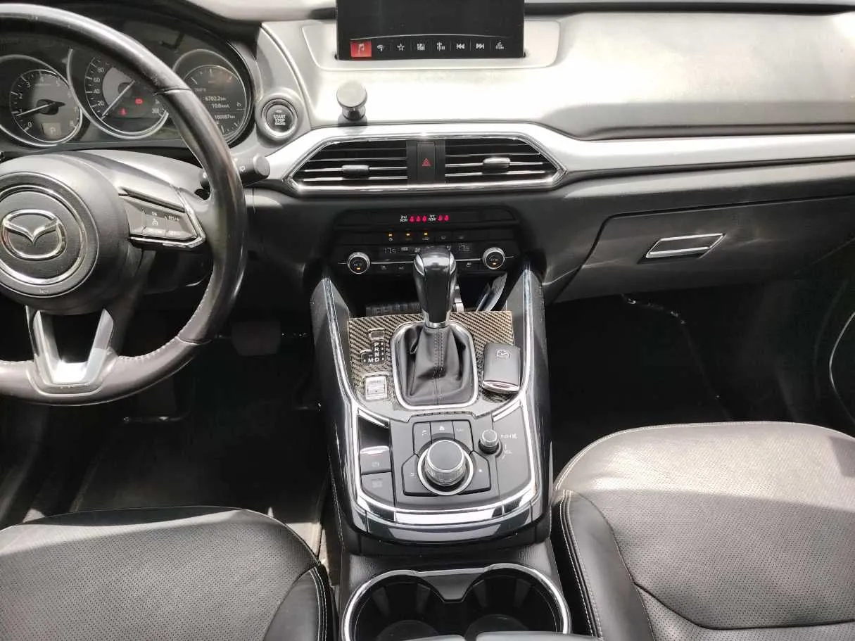 Car image 26