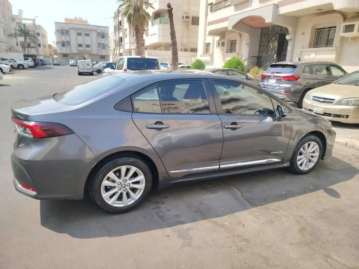 Car image 4