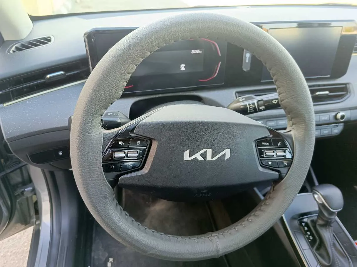 Car image 22