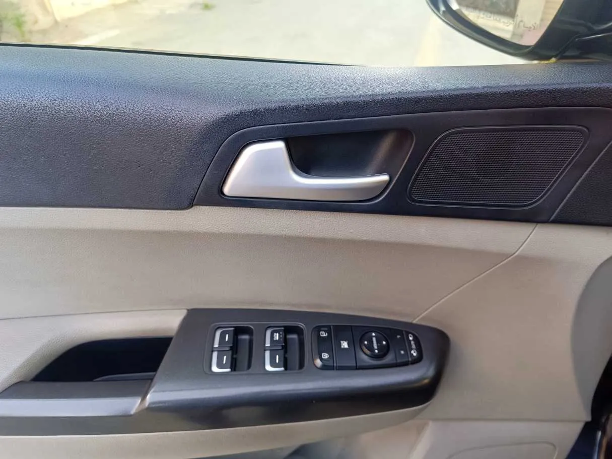 Car image 32