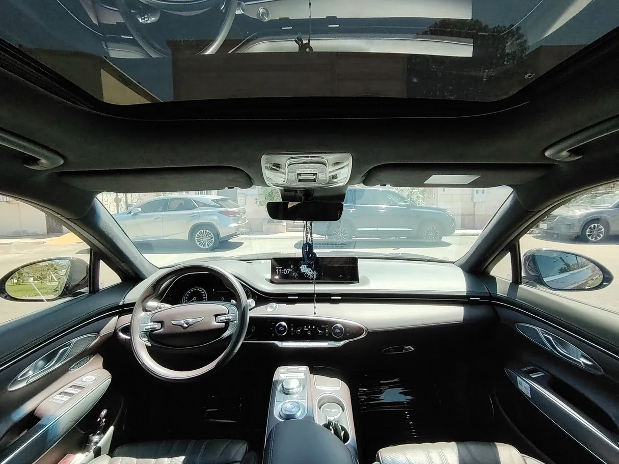 Car image 17