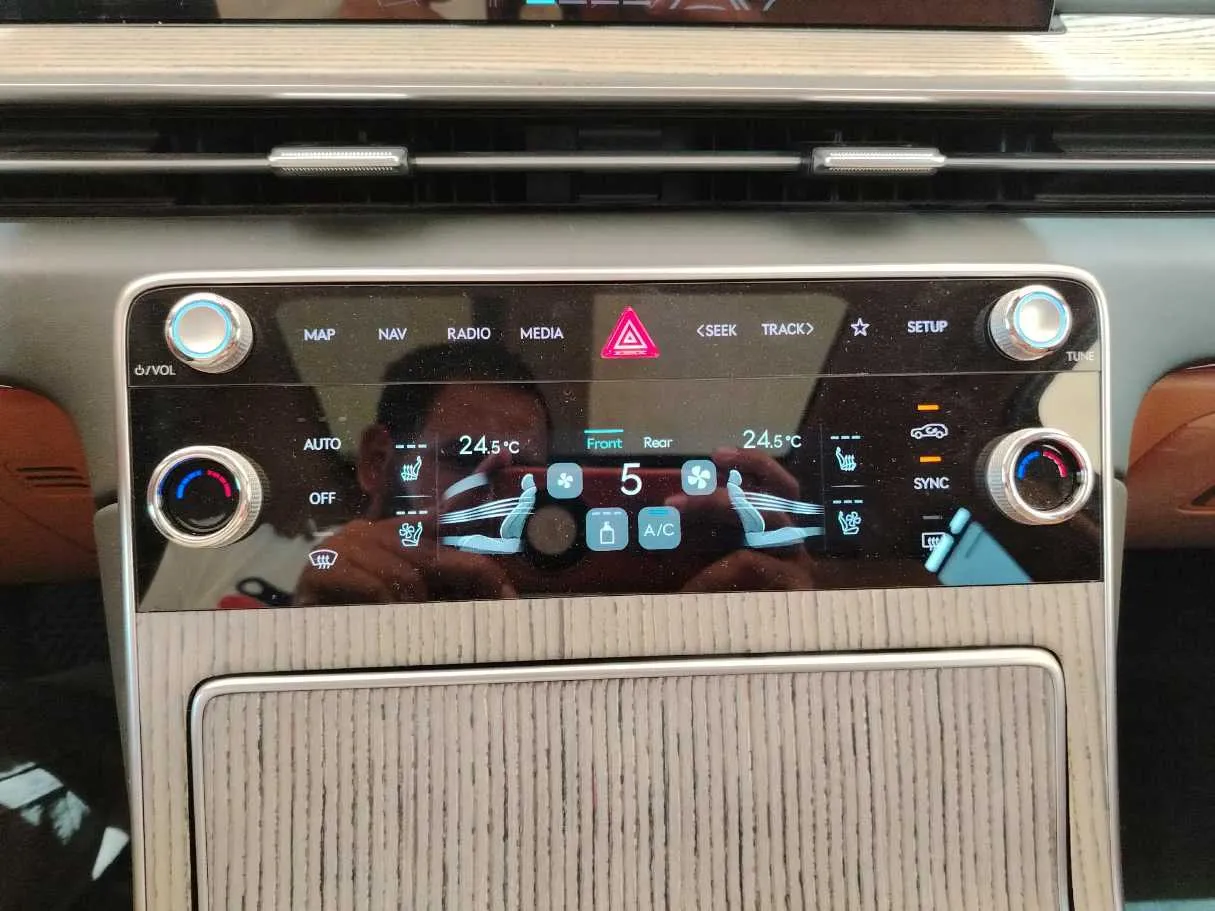 Car image 29