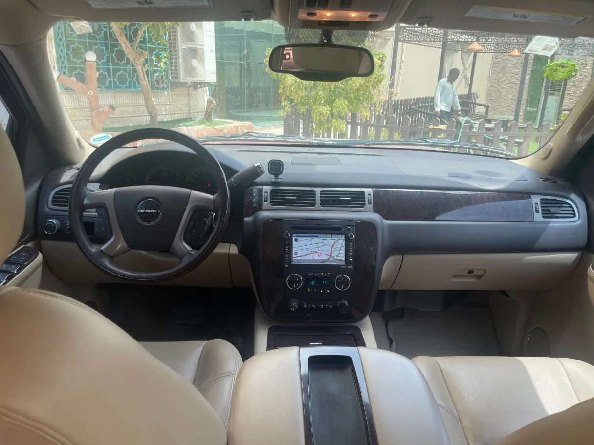 Car image 18
