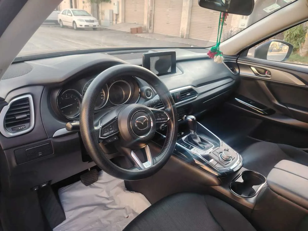 Car image 13