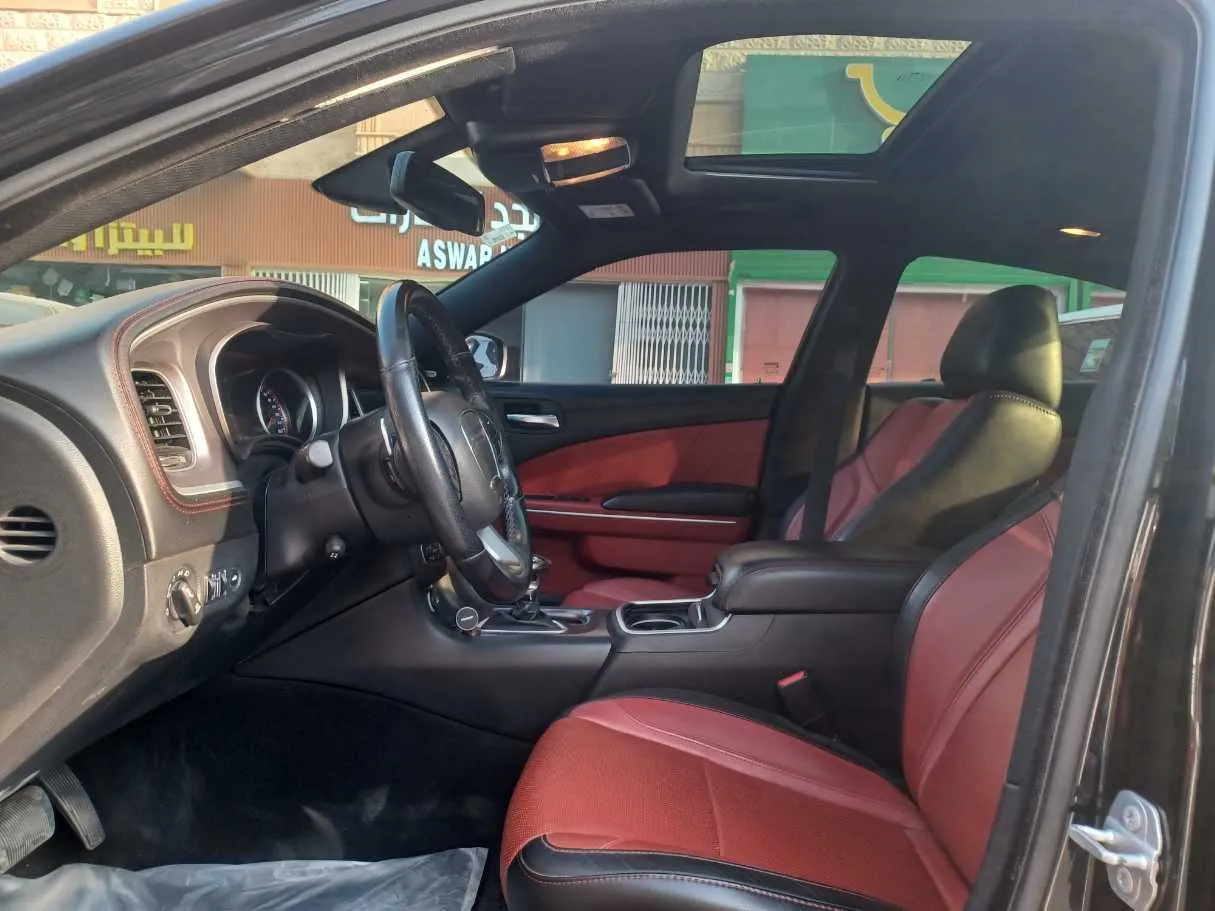 Car image 12