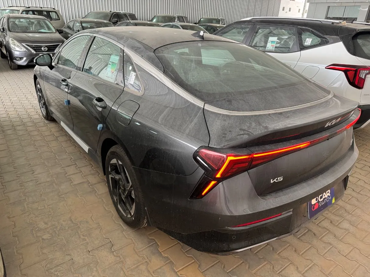 Car image 5