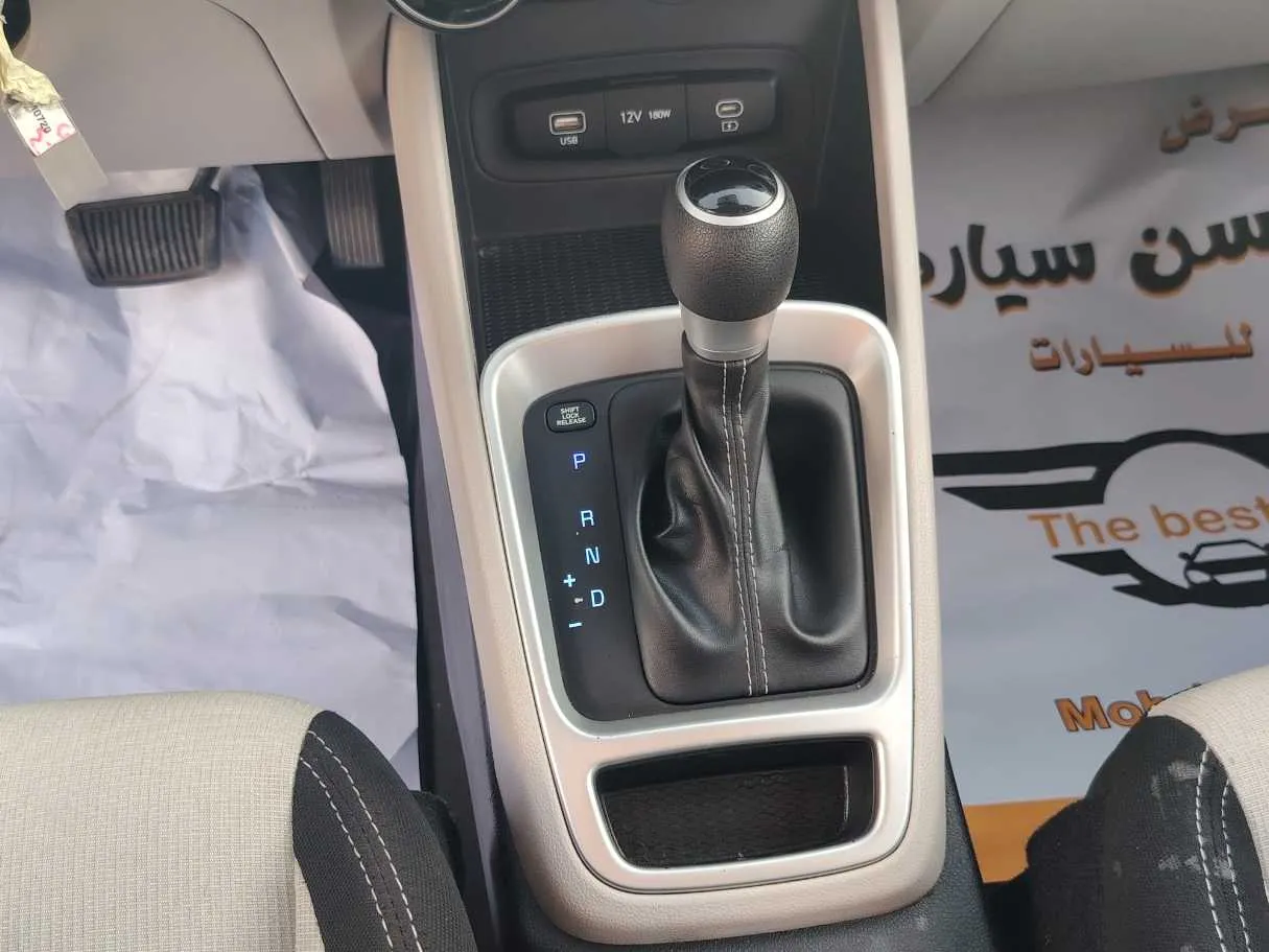 Car image 19