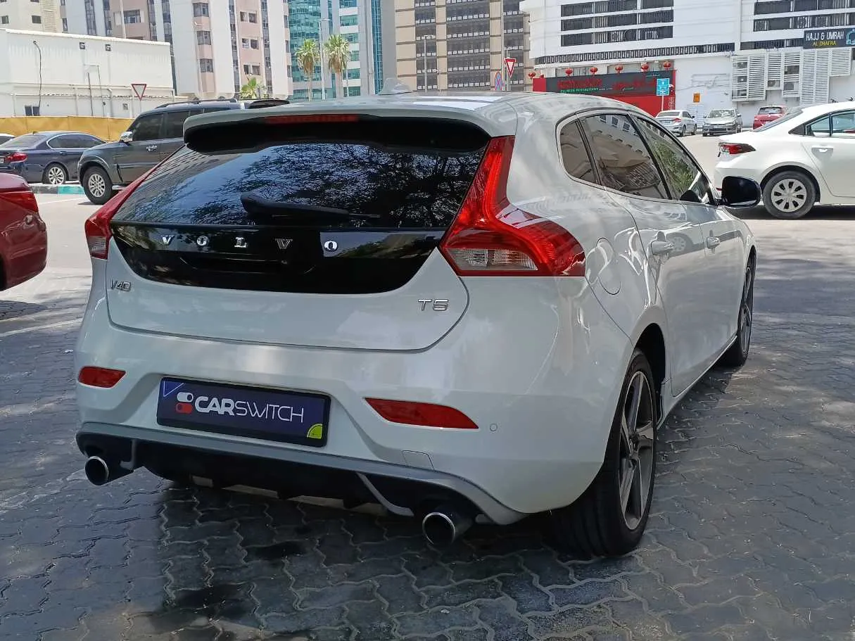 Car image 5