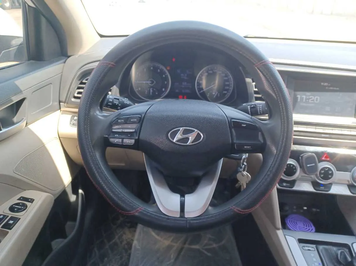 Car image 17