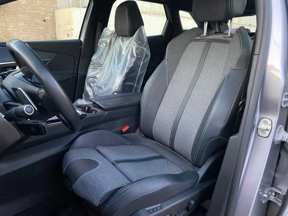 Car image 11