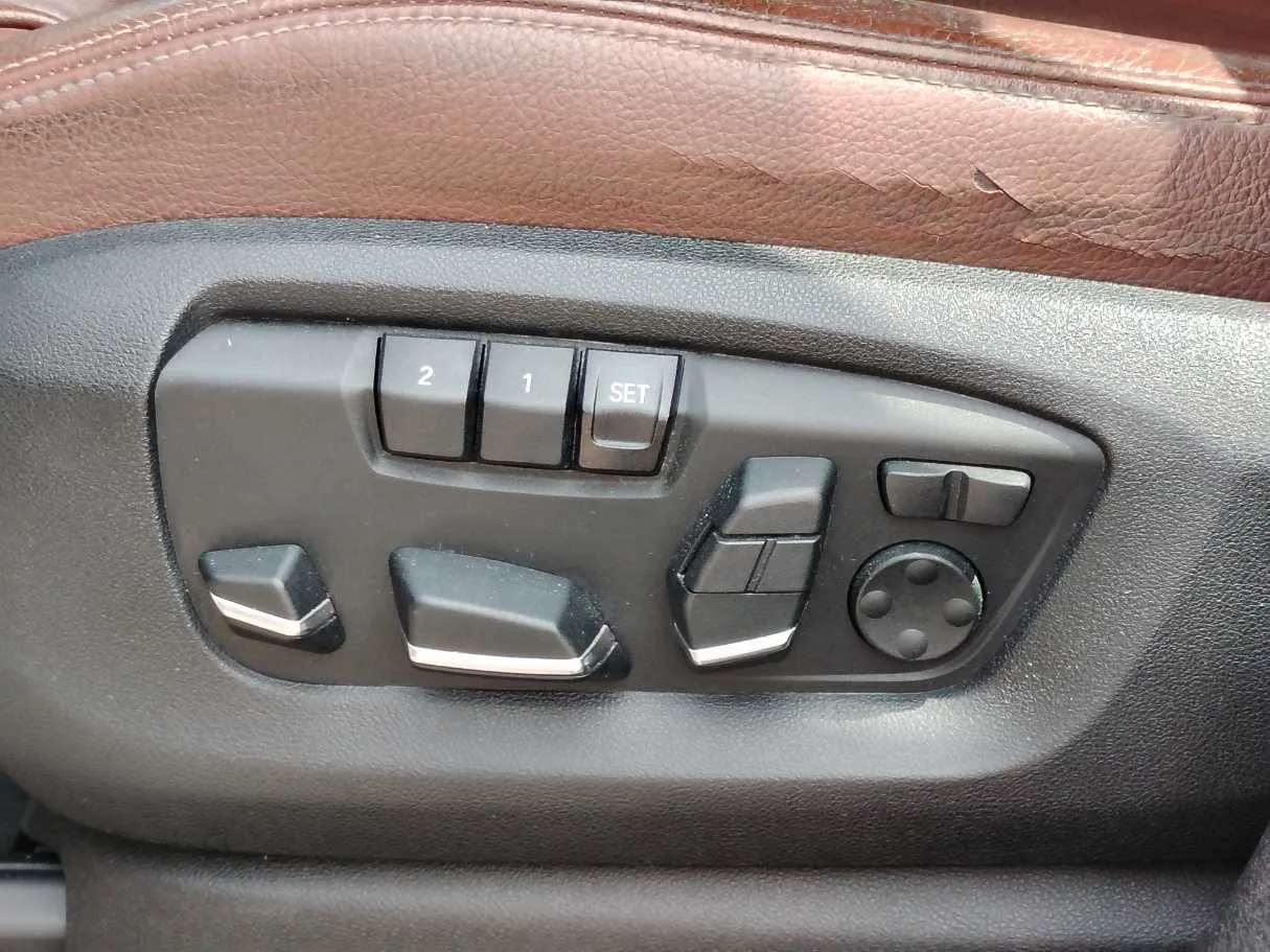 Car image 29