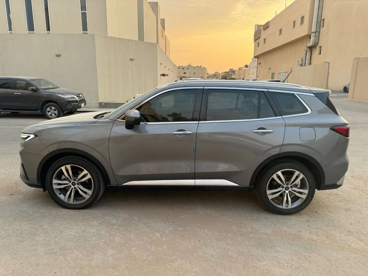 Car image 8