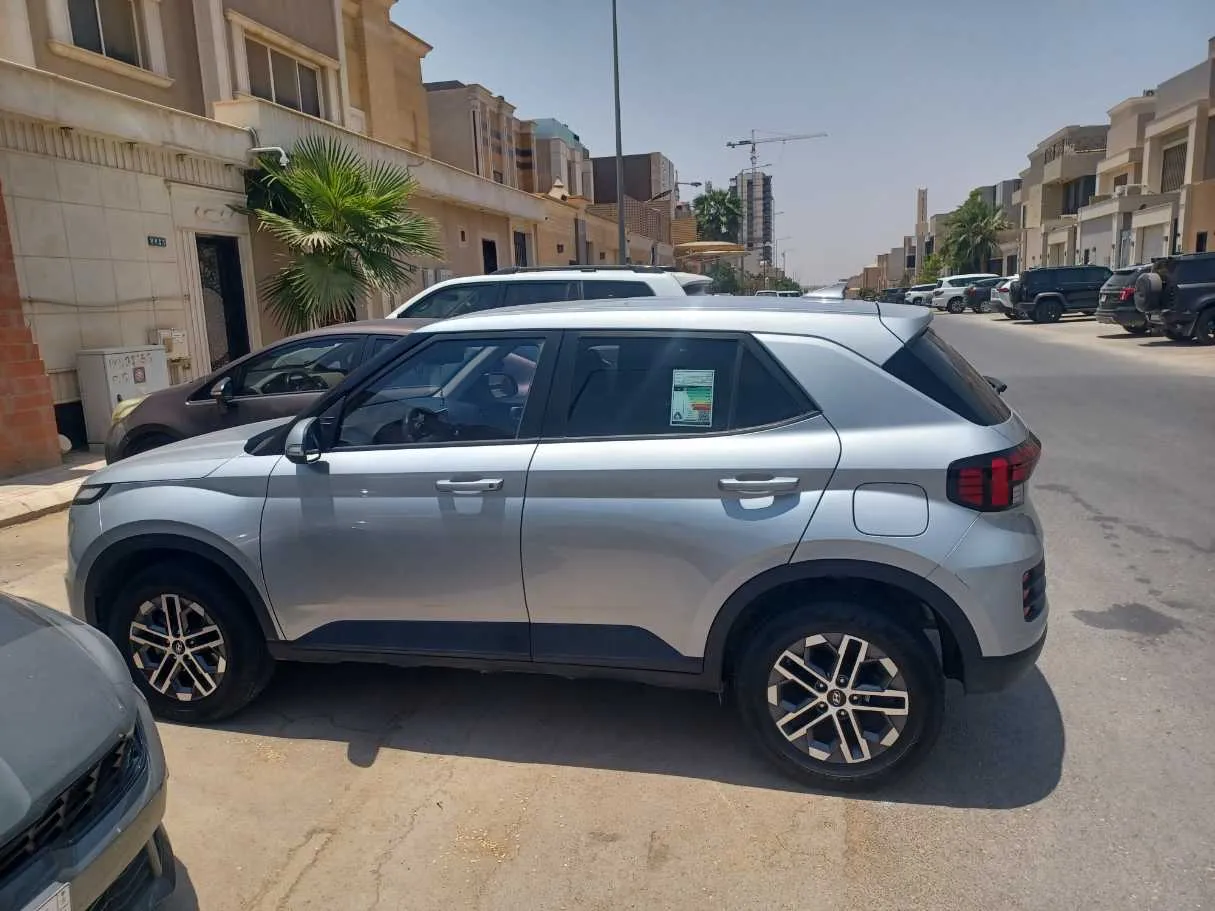 Car image 8