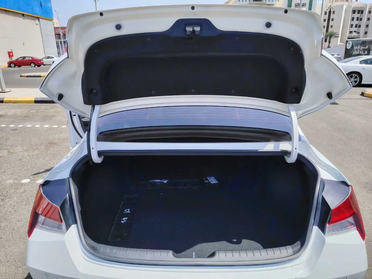 Car image 23