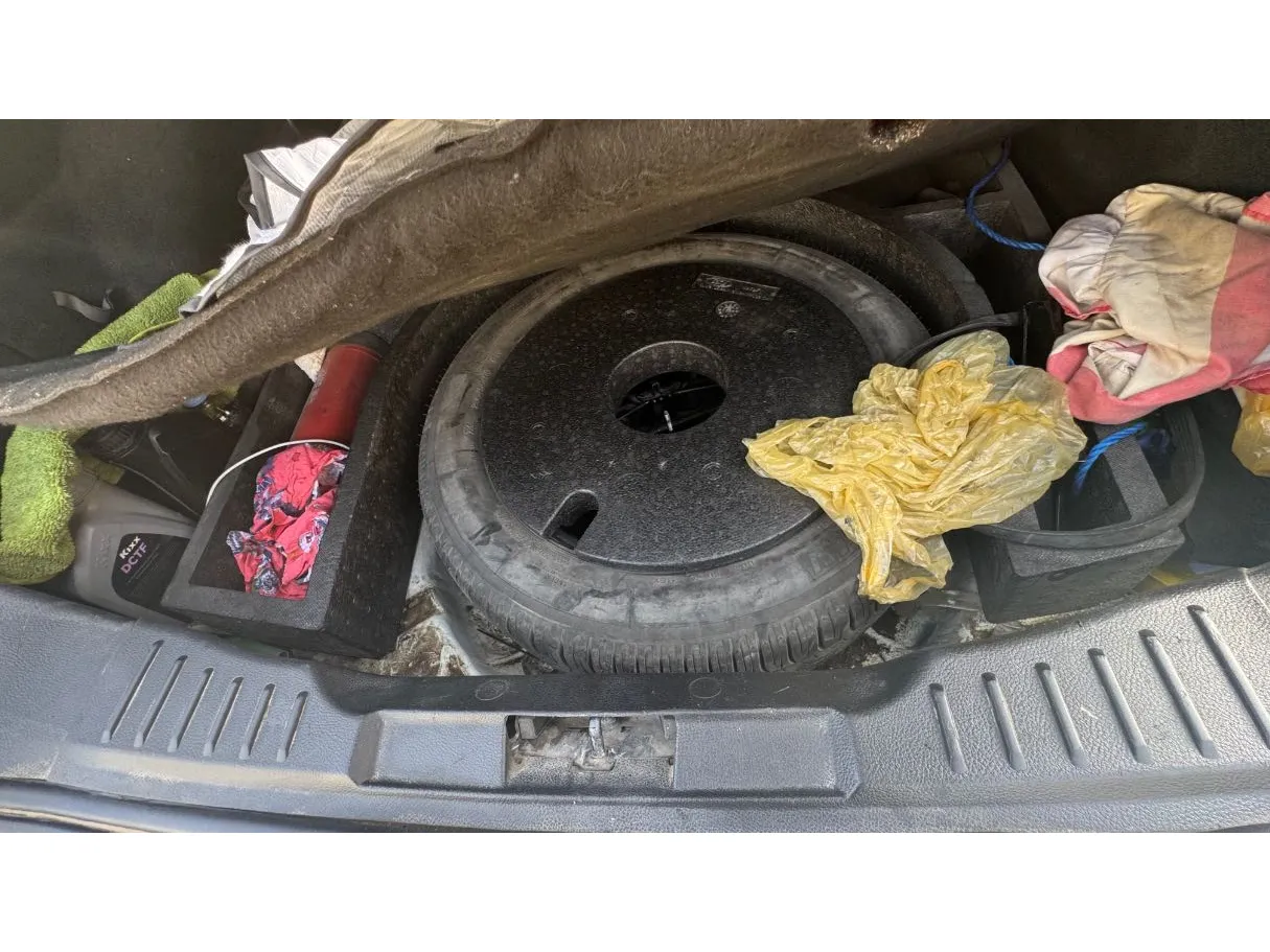 Car image 24