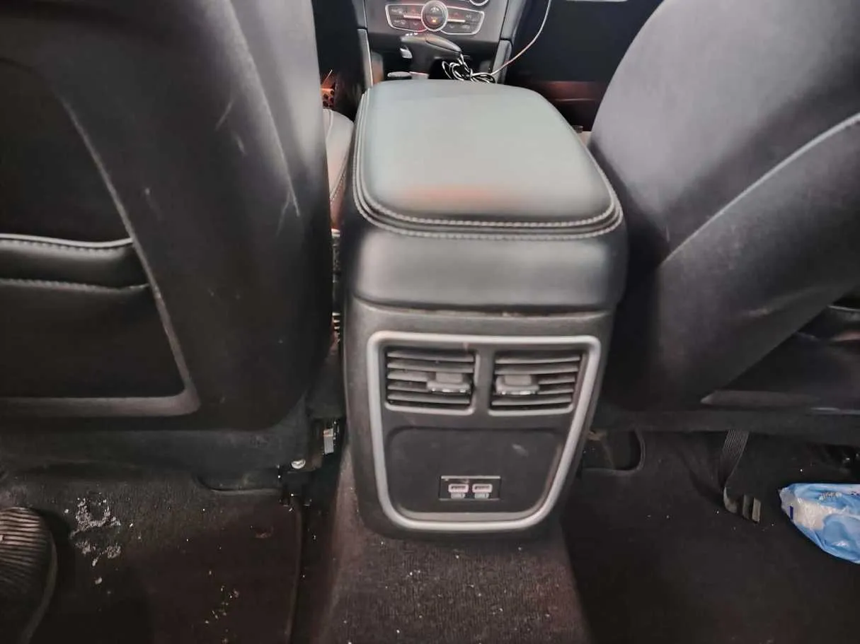 Car image 40