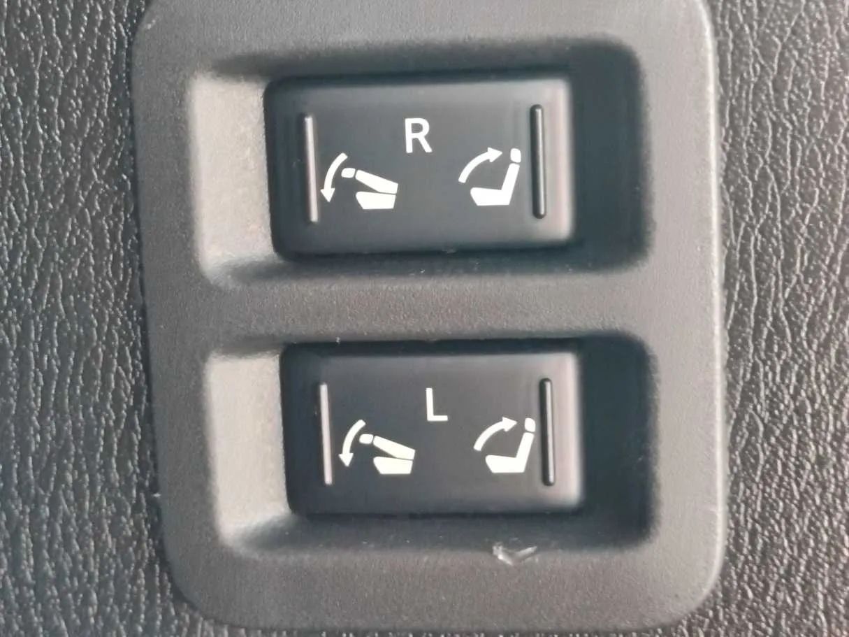 Car image 34
