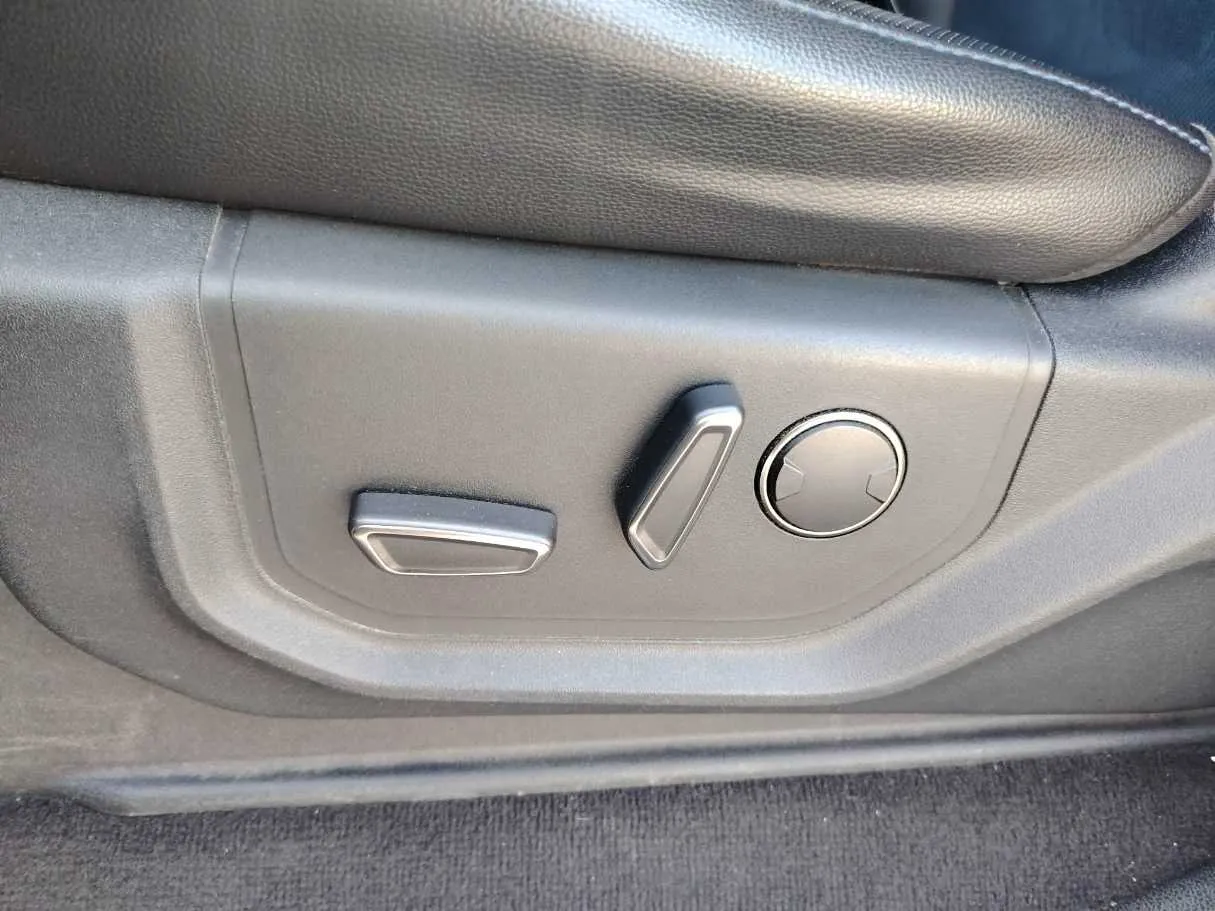 Car image 38