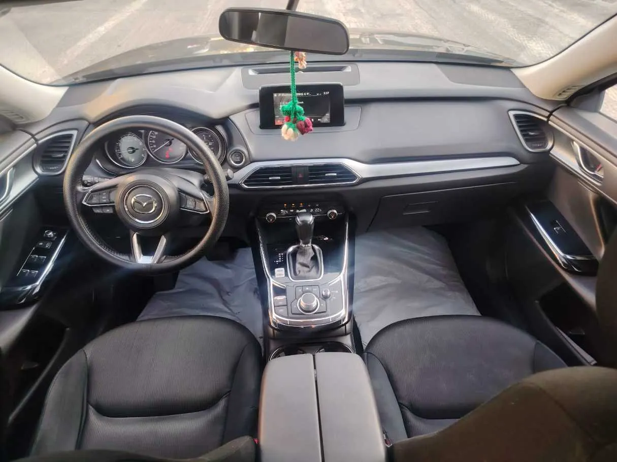 Car image 19