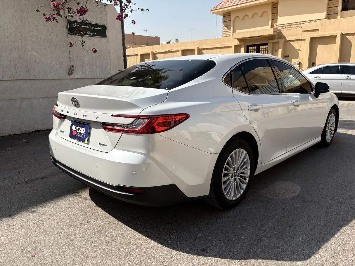 Car image 5