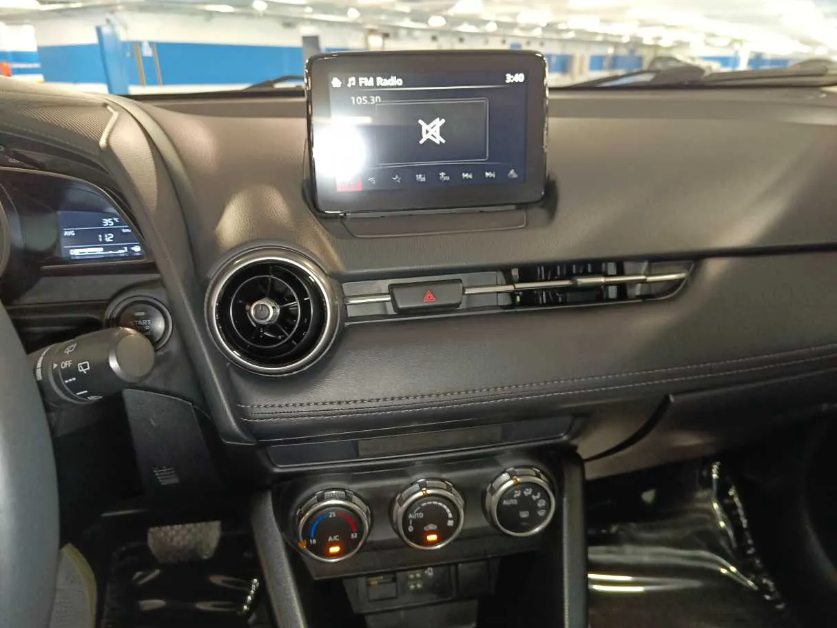 Car image 24