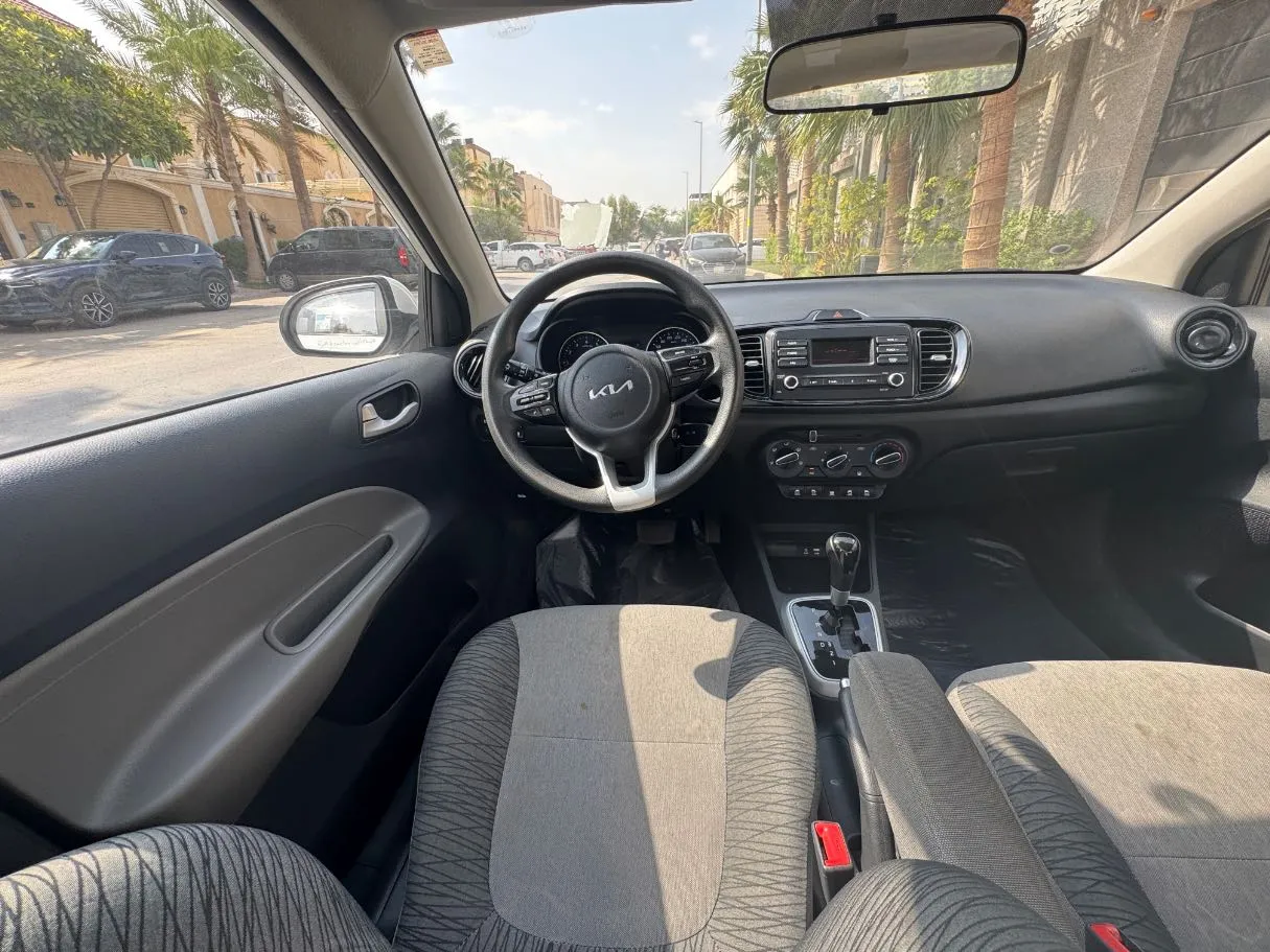 Car image 16