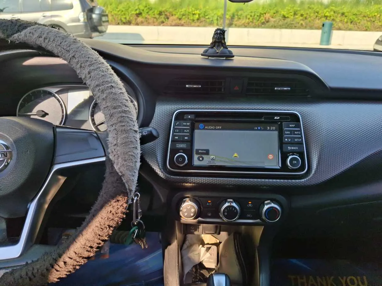 Car image 16