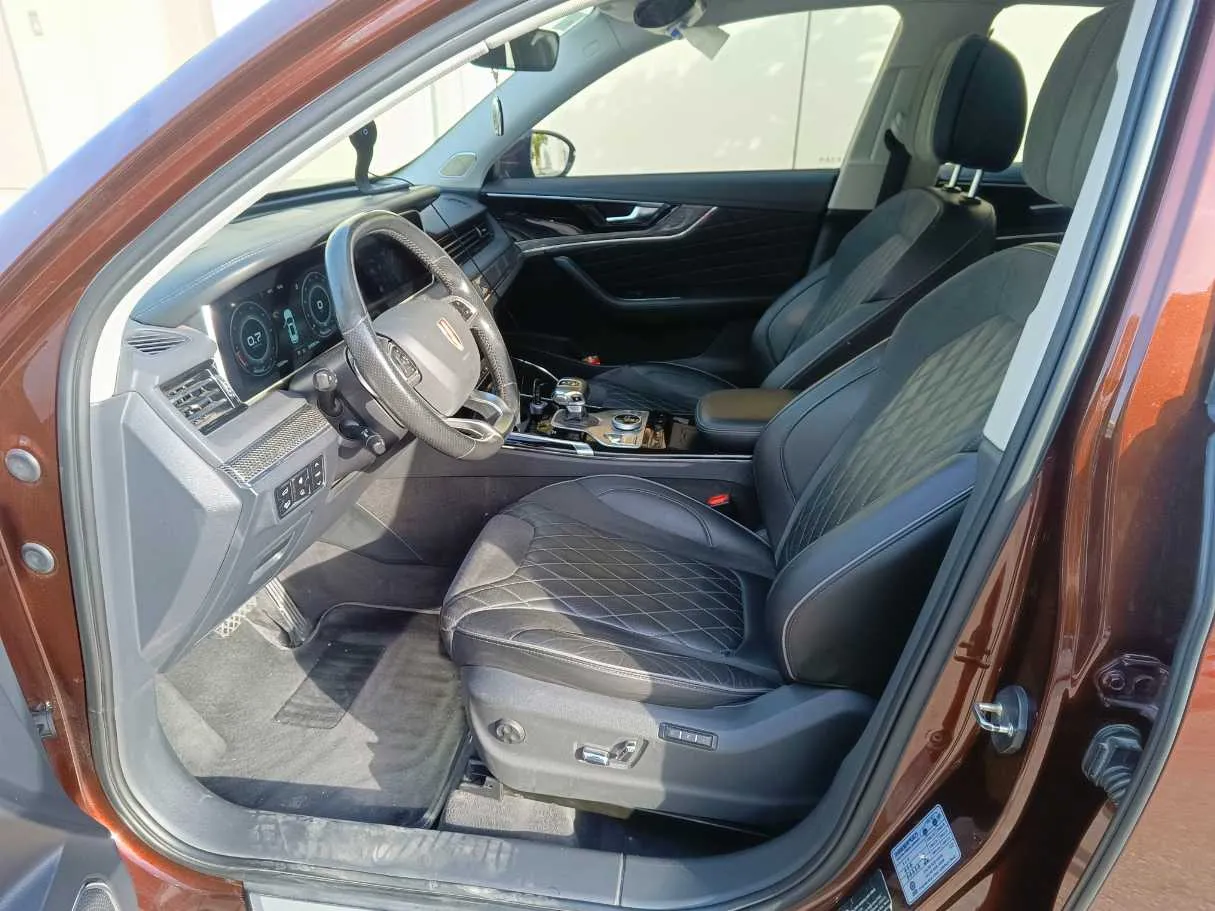 Car image 17