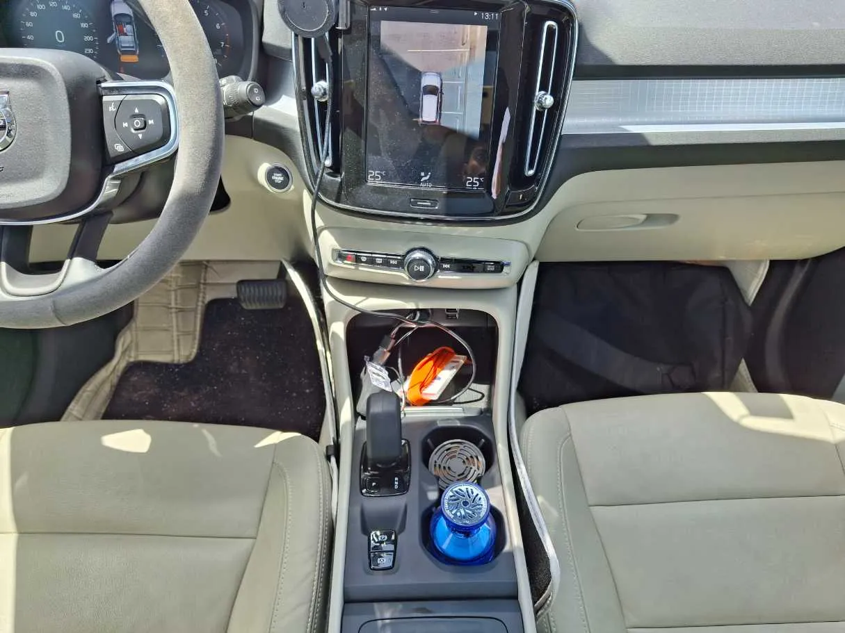 Car image 15