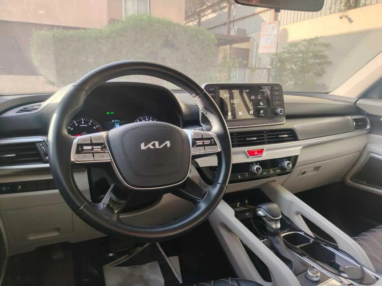 Car image 30