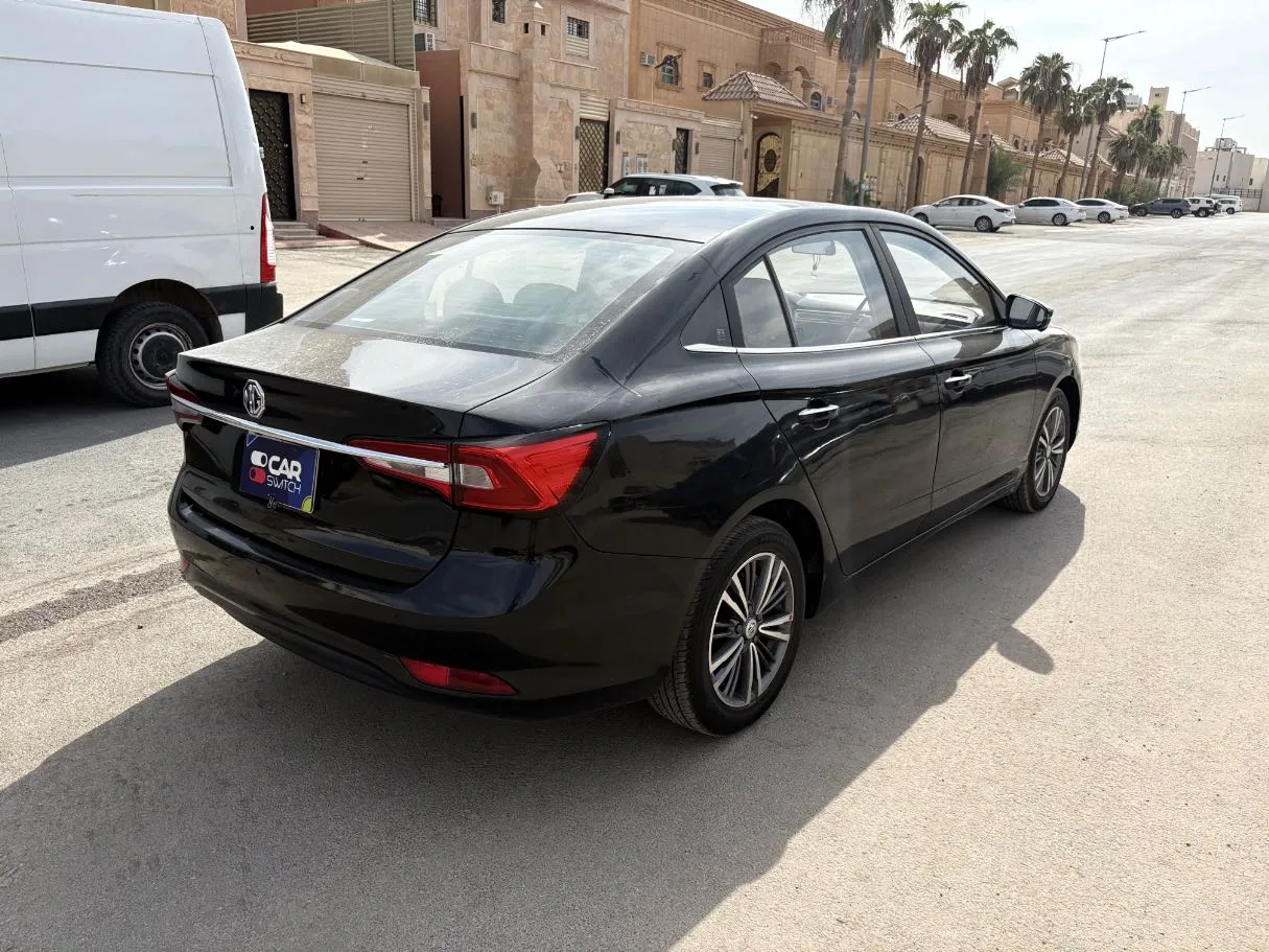Car image 5