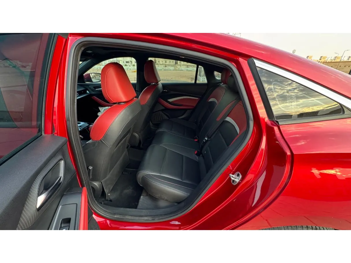 Car image 13