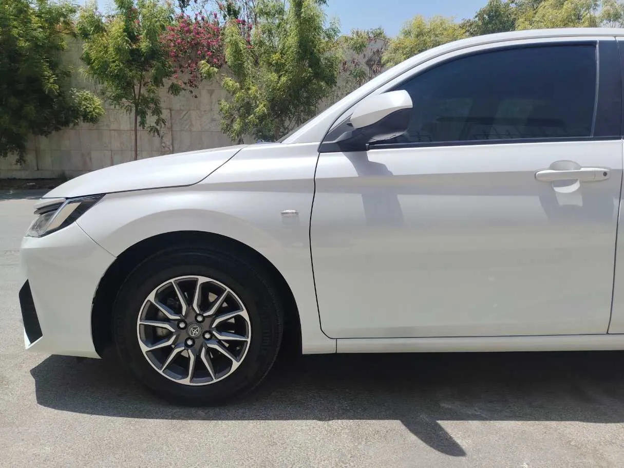 Car image 9