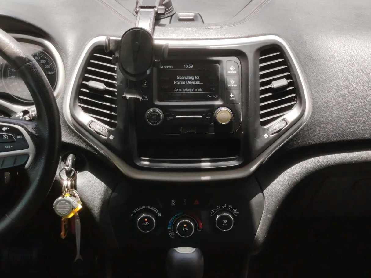 Car image 19