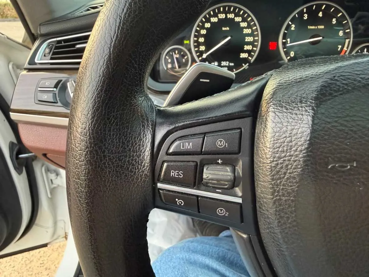 Car image 38
